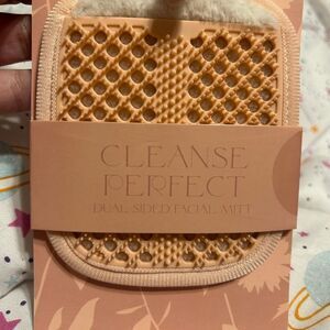 NWT Belk Dual Sided Facial Mitt